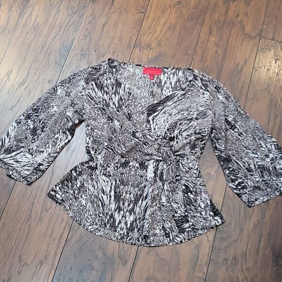 💙3 for $30💙 Jennifer Lopez Knot Front Flowy Top - Picture 2 of 4